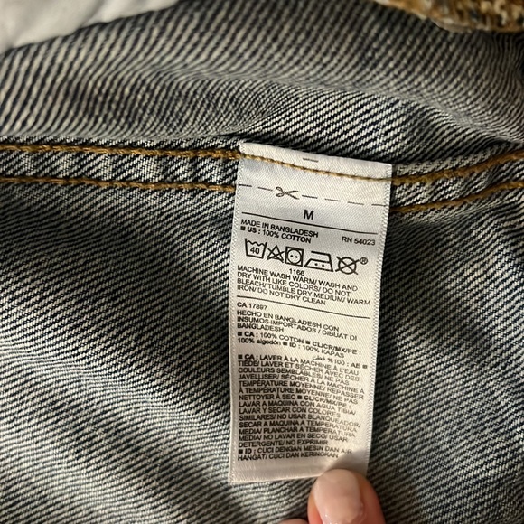 Old Navy Boyfriend Denim Jacket - Picture 3 of 4